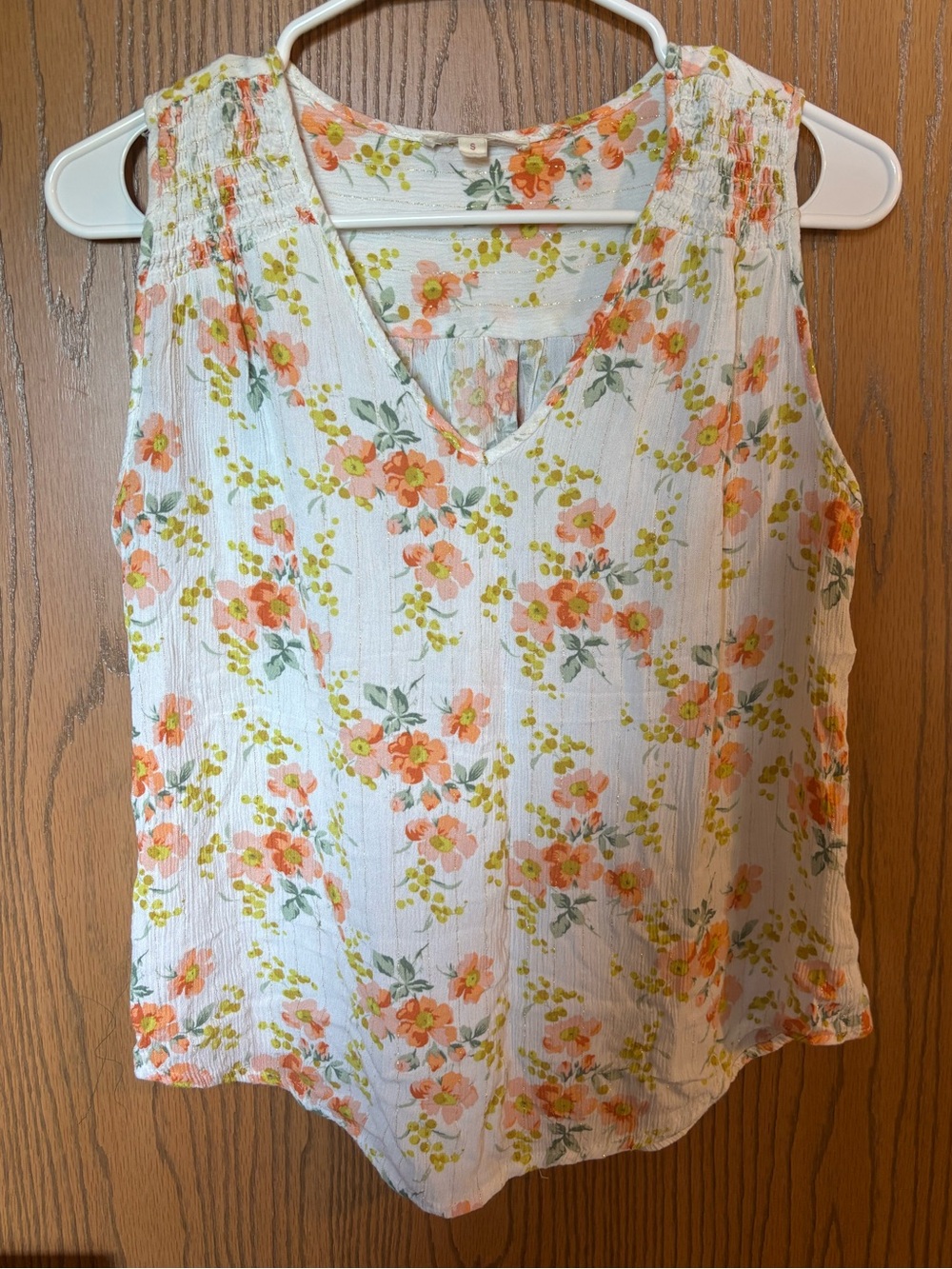 Sleeveless V-Neck Floral Tank Top - White with Peach Floral